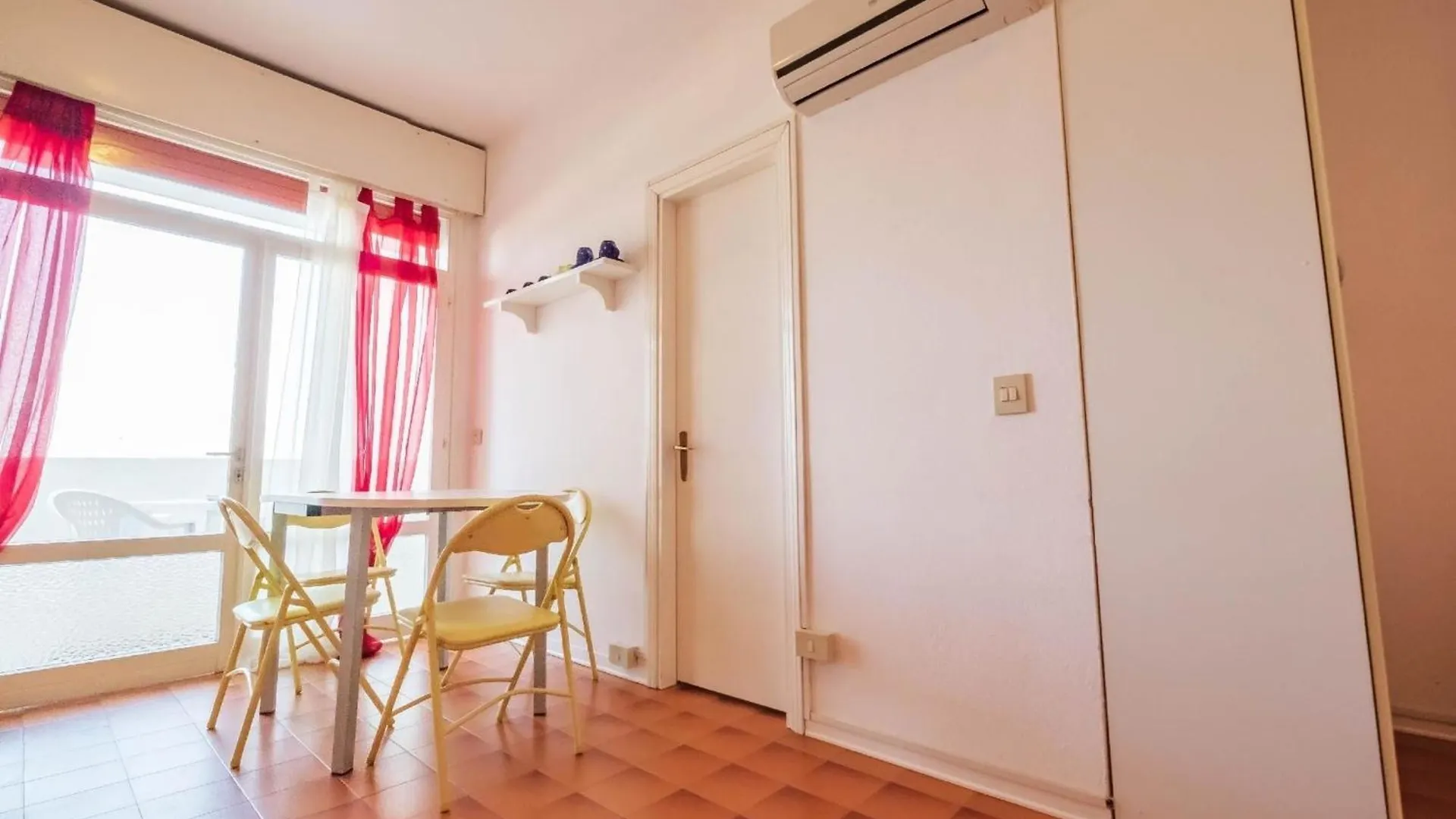 Einzimmerwohnung Im 2 Stock Mit Meerblick, Parkplatz Und Klimaanlage Lido delle Nazioni Lejlighed