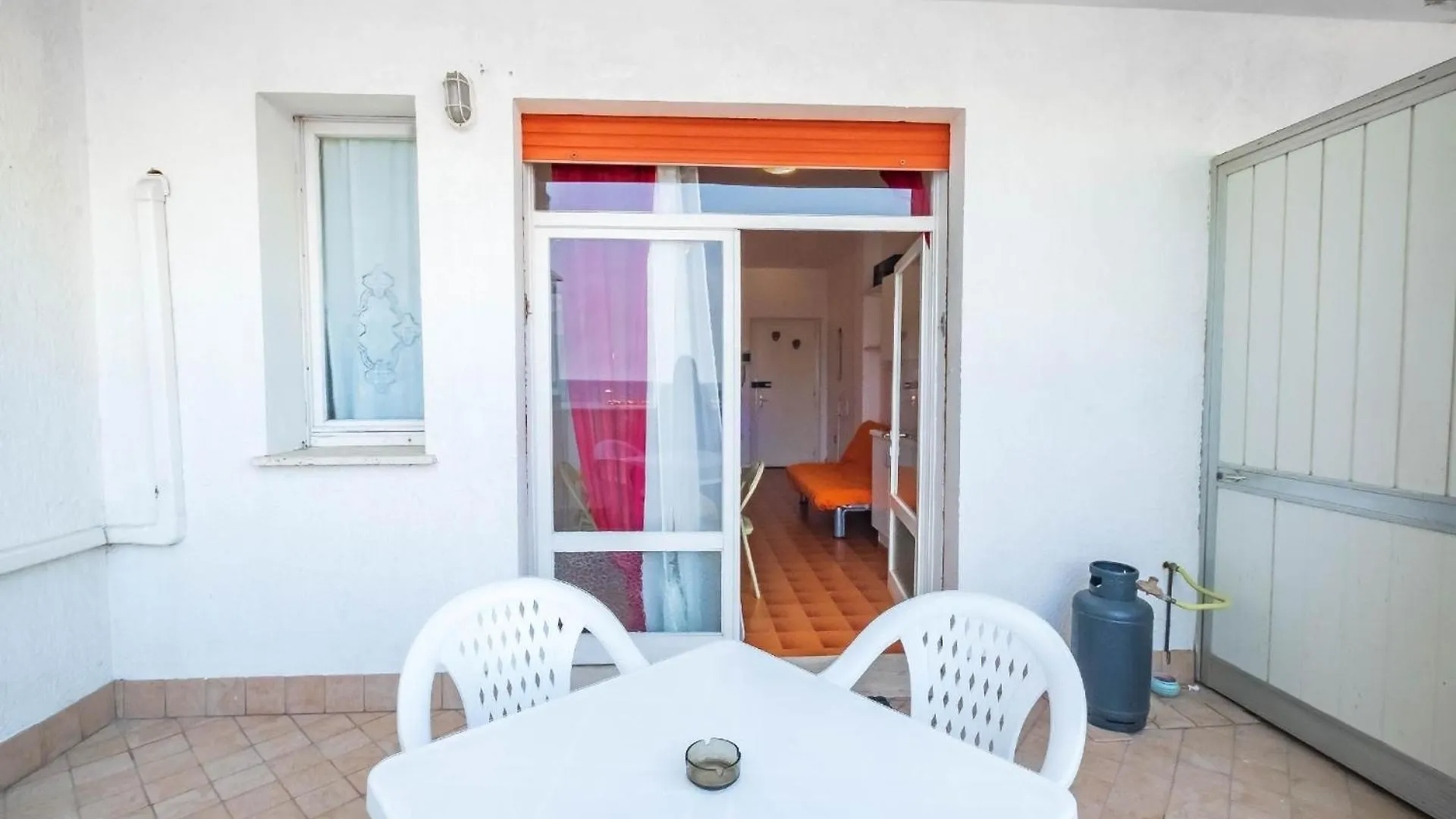Einzimmerwohnung Im 2 Stock Mit Meerblick, Parkplatz Und Klimaanlage Lido delle Nazioni 0*,  Italien
