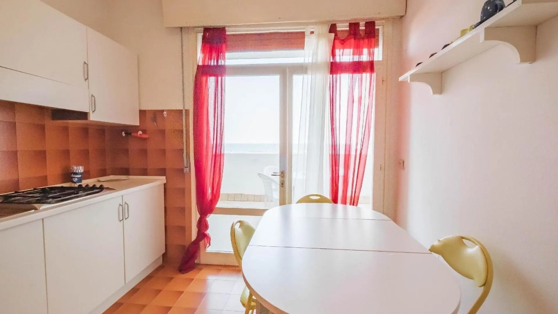 Einzimmerwohnung Im 2 Stock Mit Meerblick, Parkplatz Und Klimaanlage Lido delle Nazioni 0*,  Italien