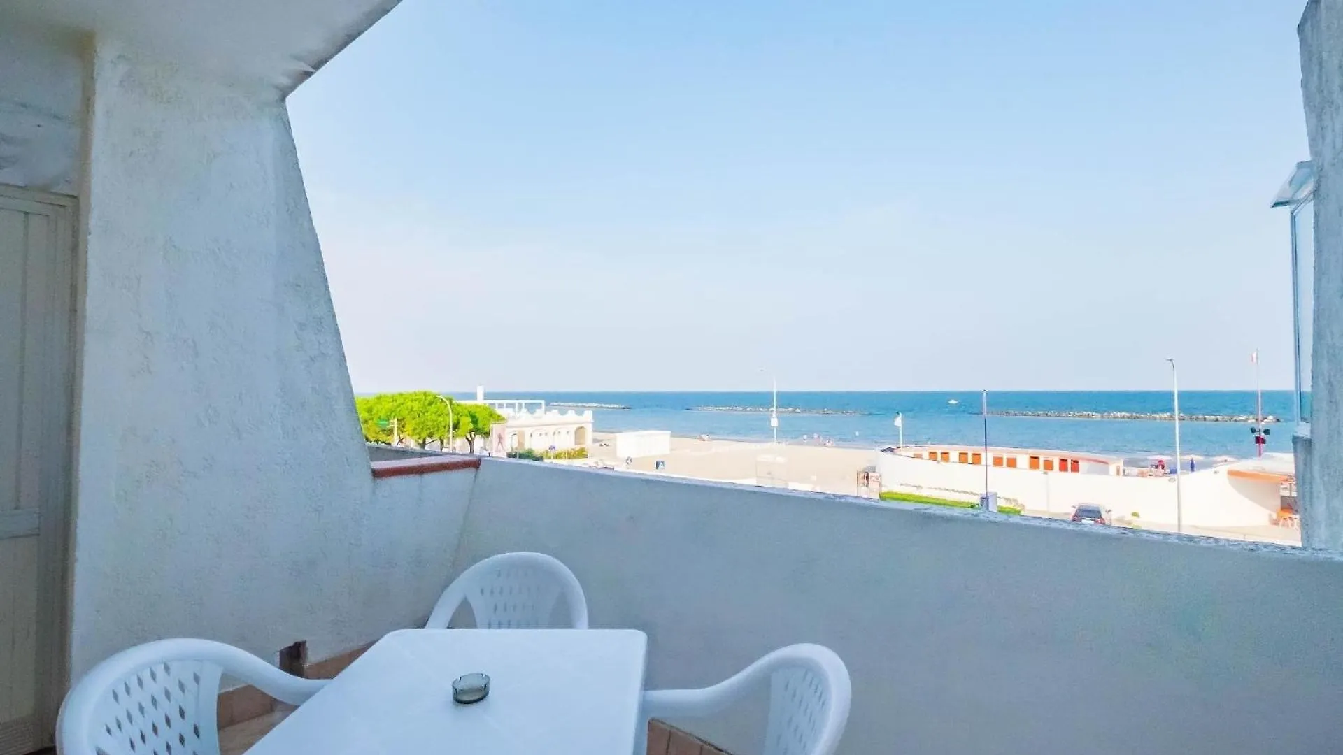 Einzimmerwohnung Im 2 Stock Mit Meerblick, Parkplatz Und Klimaanlage Lido delle Nazioni Italien